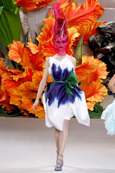 Look 19